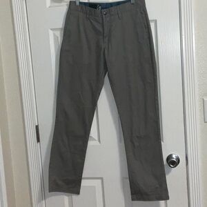 Volcom young men’s slacks. Gray in color, 29x30. In great condition.